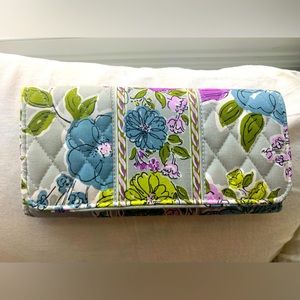 Vera Bradley tri-fold clutch wallet